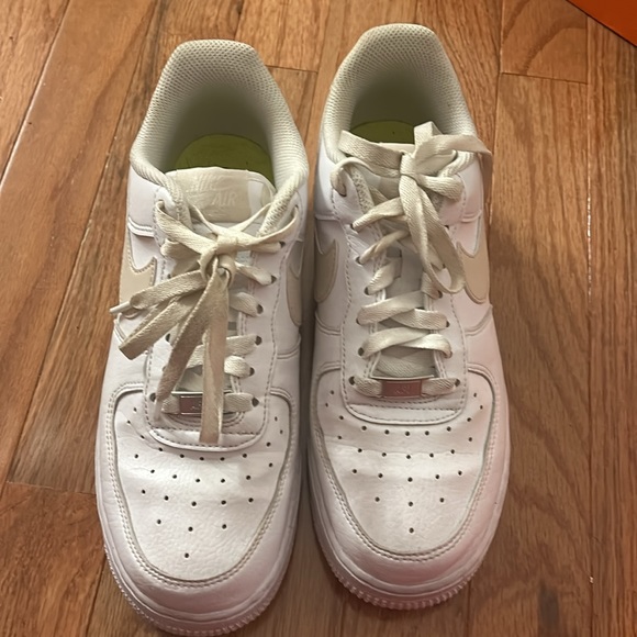 GENTLY USED AIRFORCES WITH TAN DETAILS - Picture 2 of 4
